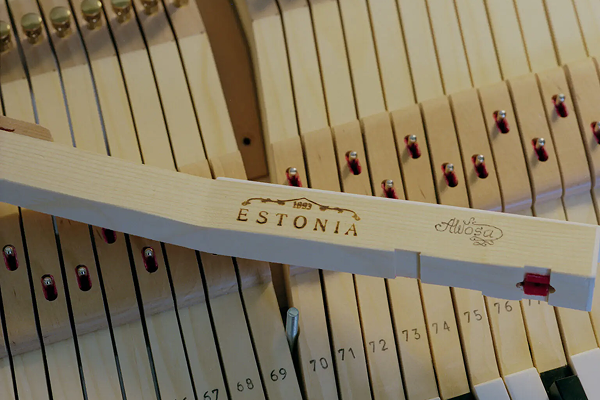 UNIFYING TRADITION AND CRAFTSMANSHIP: THE KEY BED INTEGRATED WITHIN THE RIM